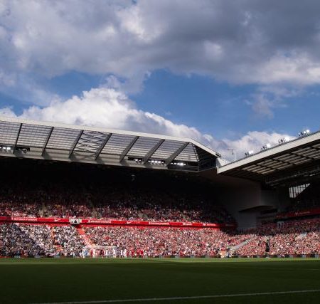 Ex-Liverpool defender reveals ‘dream’ of Anfield return