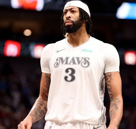 How long is Anthony Davis out? Mavericks forward sidelined for Lakers matchup with left adductor strain