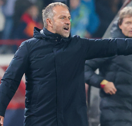 Barcelona star opens up on dressing room atmosphere under Hansi Flick