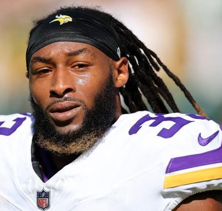 Aaron Jones contract details: Vikings RB agrees to sign 2-year, $20 million deal to return to Minnesota