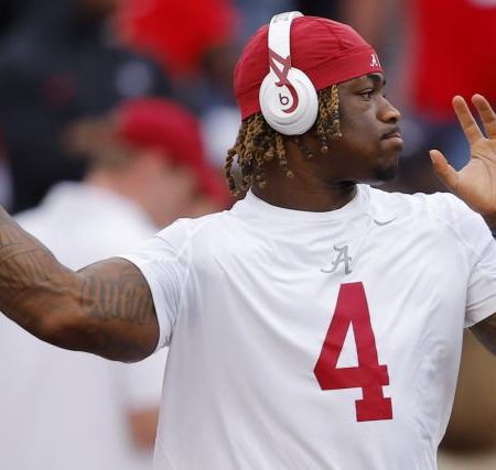 Jalen Milroe hand size: How Alabama star compares to Kenny Pickett, more past NFL QBs