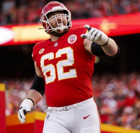 Joe Thuney trade details: Chiefs agree to send guard to Bears for draft pick