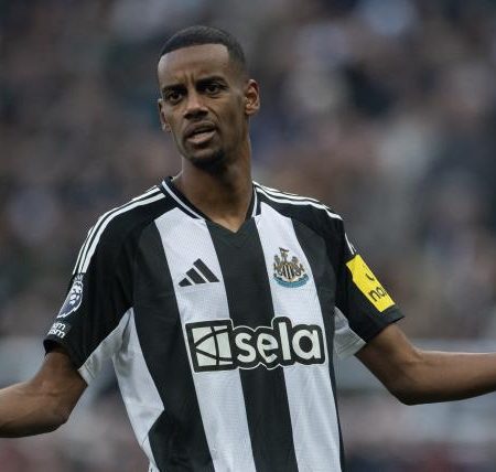 Liverpool lose ground in Alexander Isak race as PSG reportedly makes blockbuster swap offer