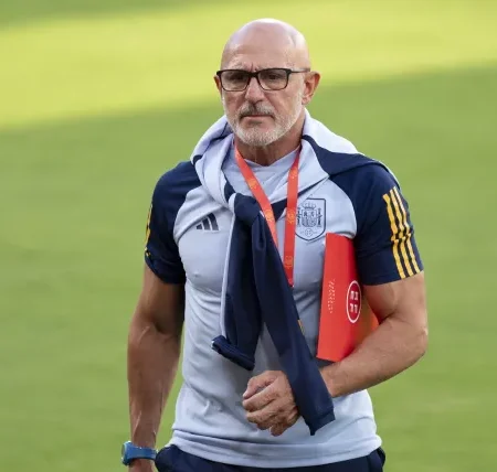 Barcelona star suffers injury blow as Spain boss Luis de la Fuente issues update